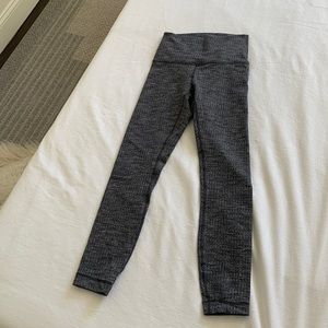 Lululemon Wunder Under leggings. Never worn!
